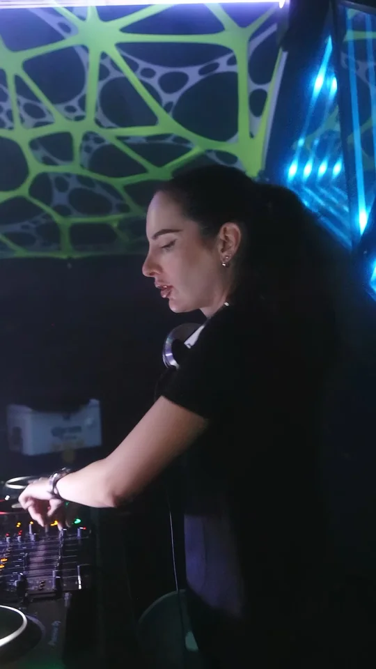 DJ Lilly Palmer am Pult im Tanzhaus West